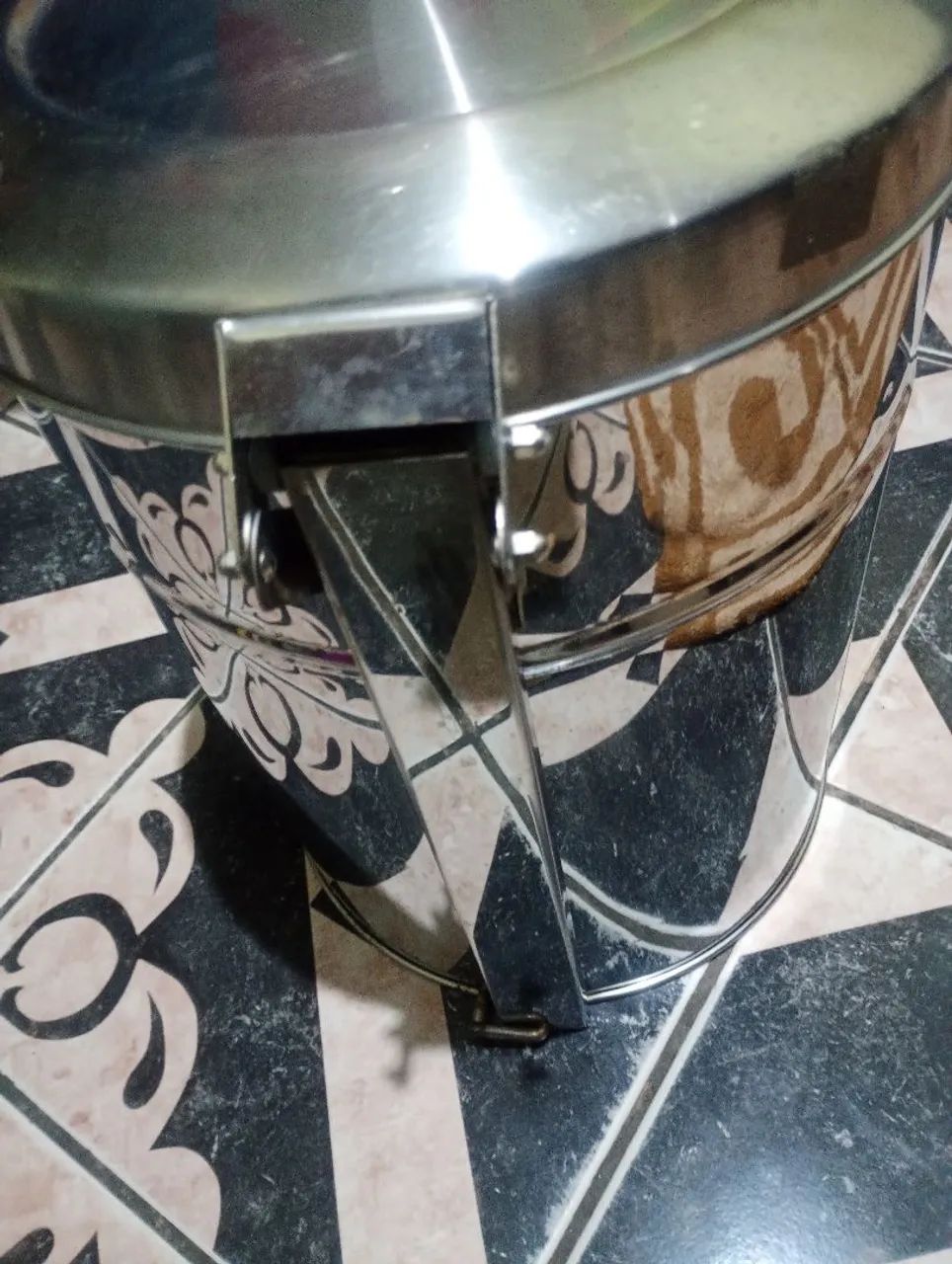 Vendo lixeira aço inox - Foto 4