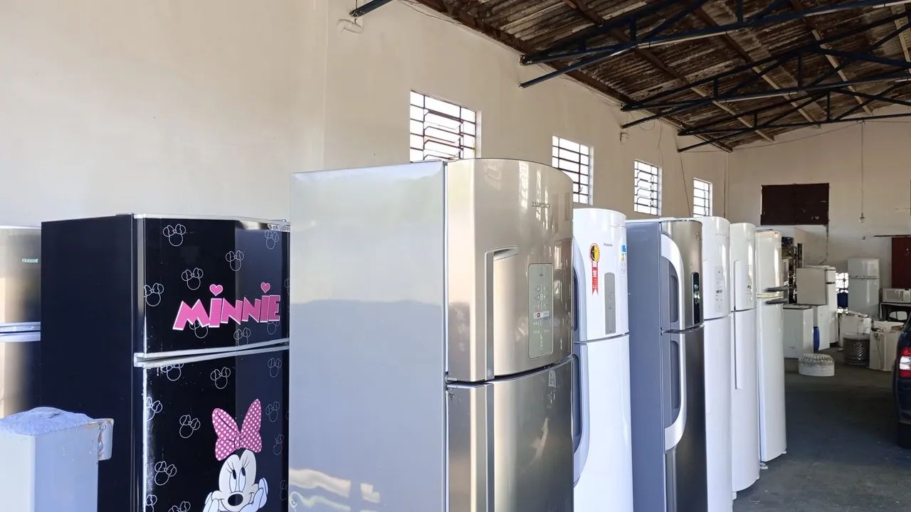  GELADEIRA E MÁQUINA DE LAVAR 