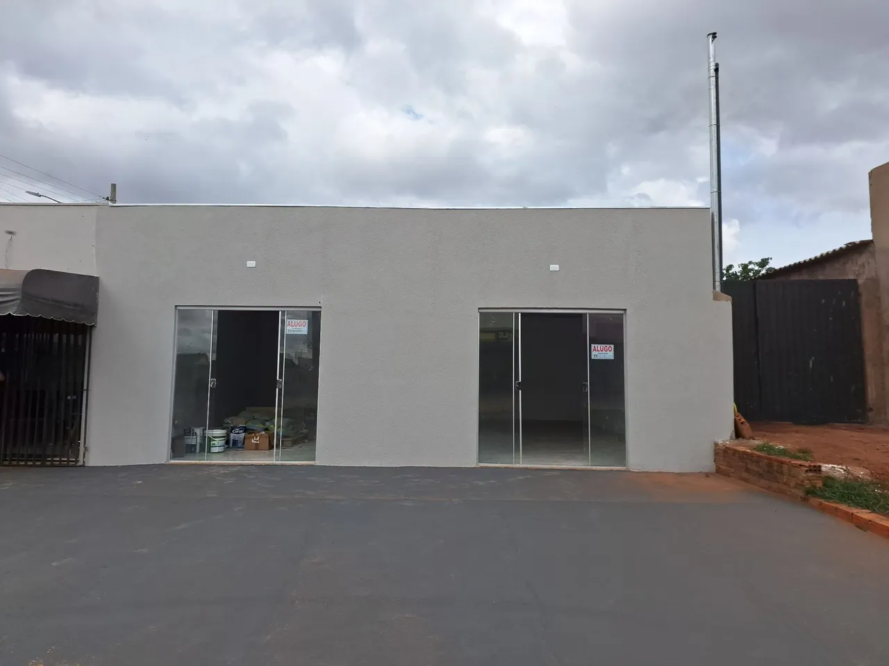 Alugo Salas Comerciais Novas Com Lavabo e Vagas