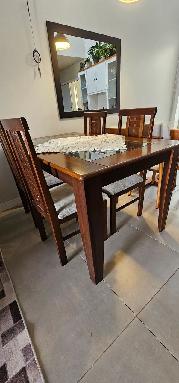 Mesa de Jantar e cadeiras - madeira maciça  - Foto 2
