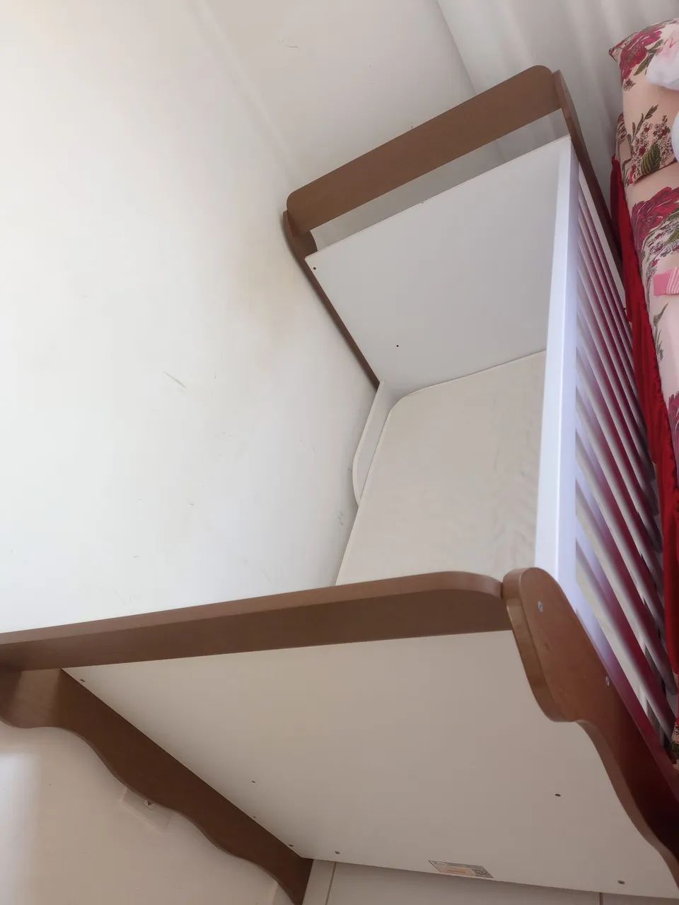 Colchão e Berço de Madeira com Design Moderno - Foto 5