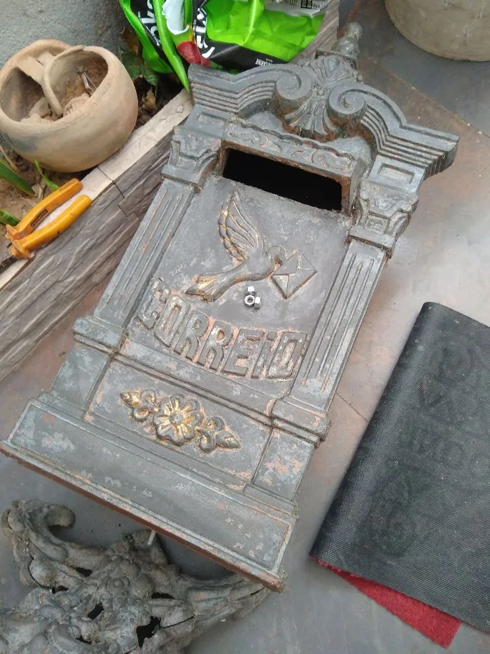 Caixa de Correio Antiga Decorativa