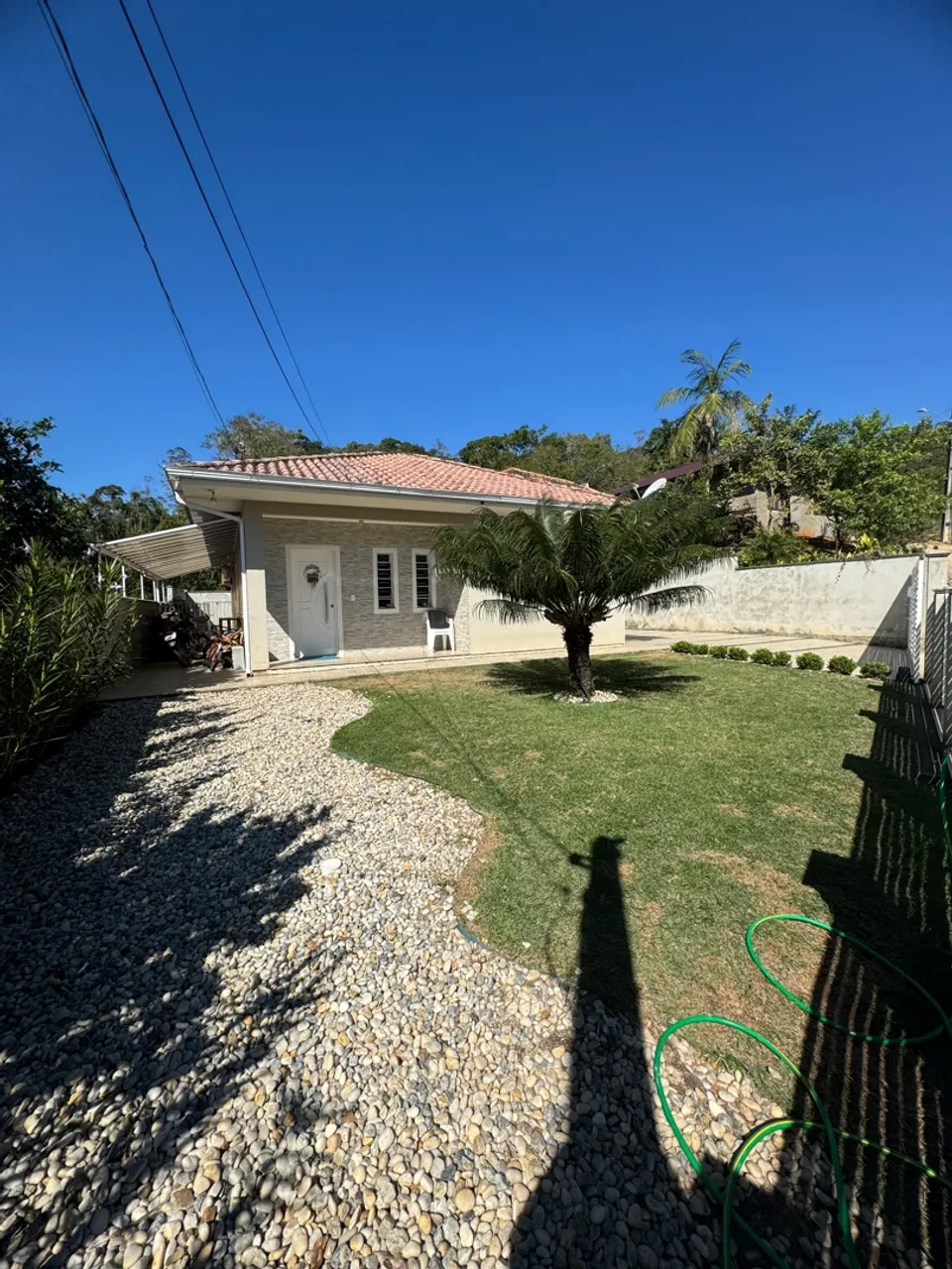 Excelente casa com piscina.