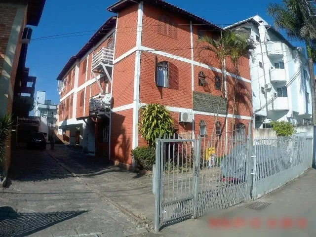 Apto de 1 dormitório a 200m. da praia no centro de Canasvieiras