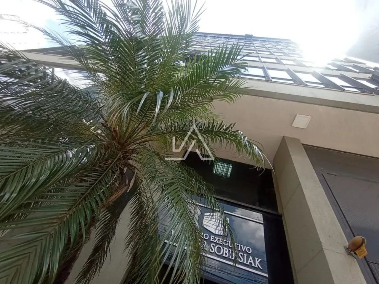 CENTRO EXECUTIVO WALTER SOBIESIAK - SALA AÉREA COM 74 M² - CENTRO