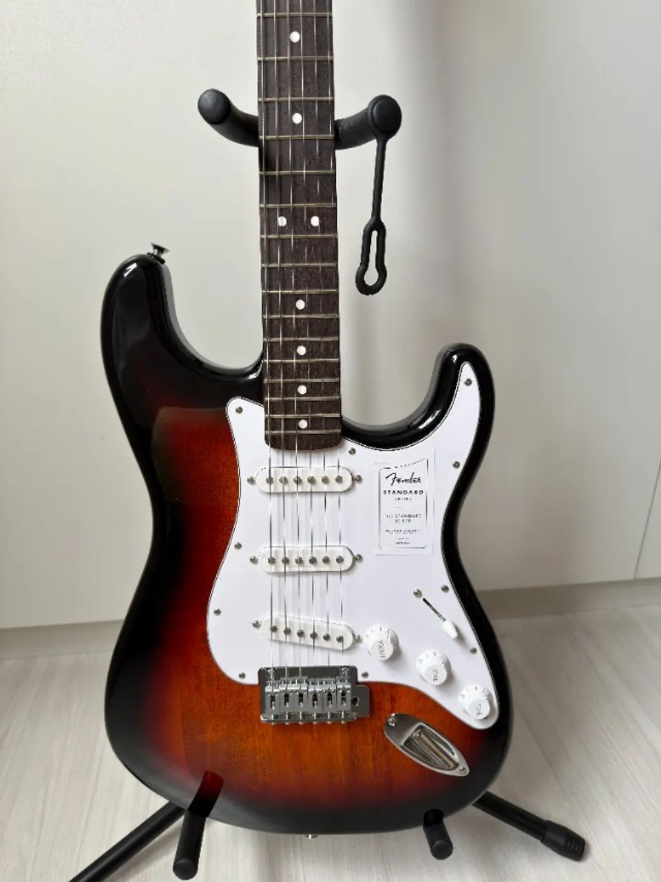 Guitarra Fender Standard Stratocaster Sunburst