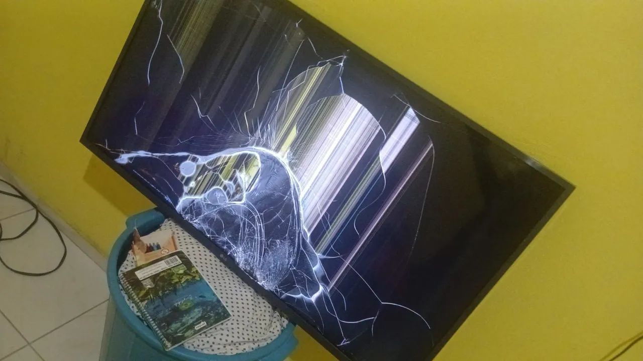 Tv smart 42 pra retirada de peça 