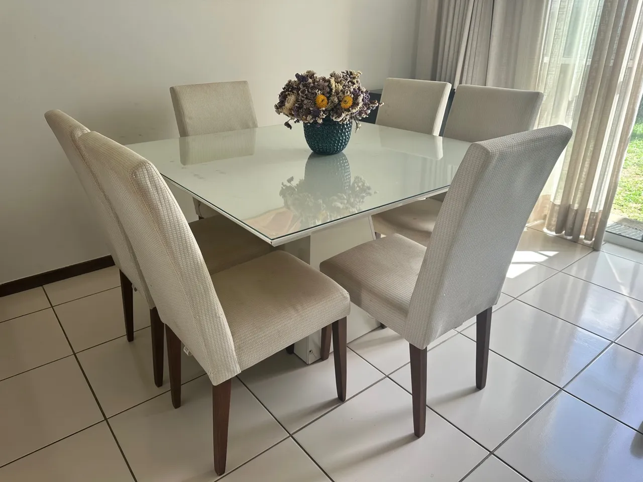 Mesa de Jantar com 6 Cadeiras laqueada com tampa de vidro - Alta Qualidade