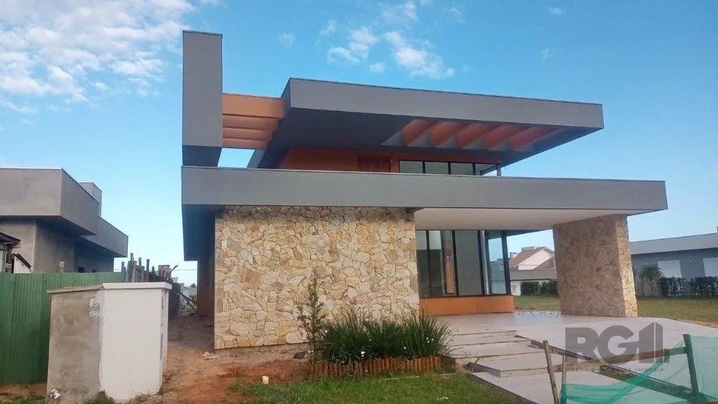 Casa com 3 dormitórios Para comprar Com 246 m² por R$ 1.800.000,00 - Centro - Torres/RS