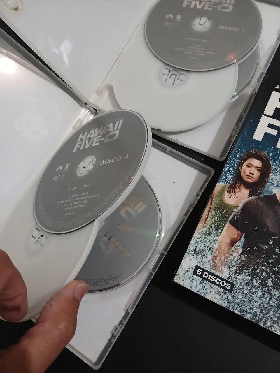 Hawaii Five-0 - 1ª Temporada - 6 Discos - Foto 4