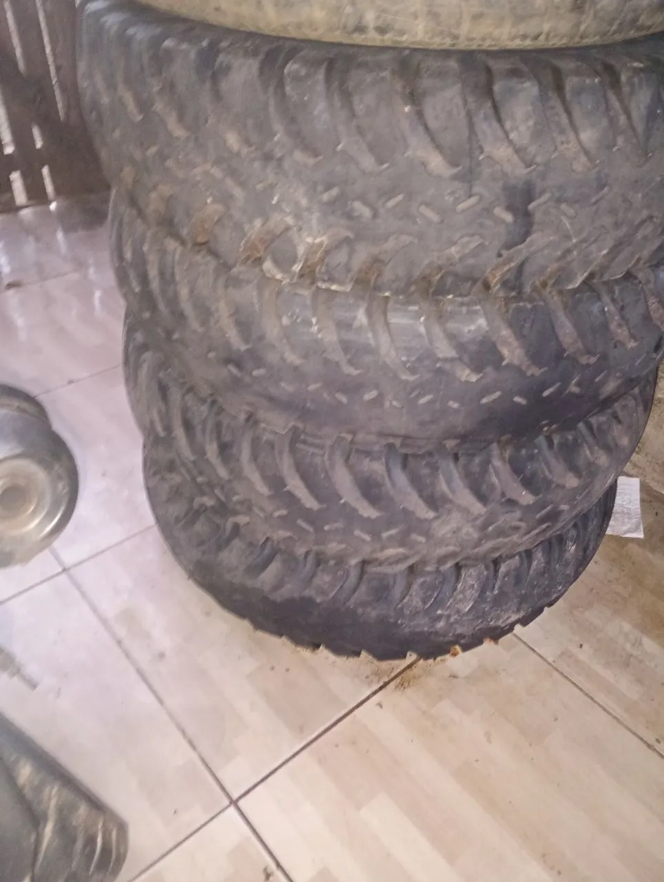 Vendo esses 4 pneus da Hilux