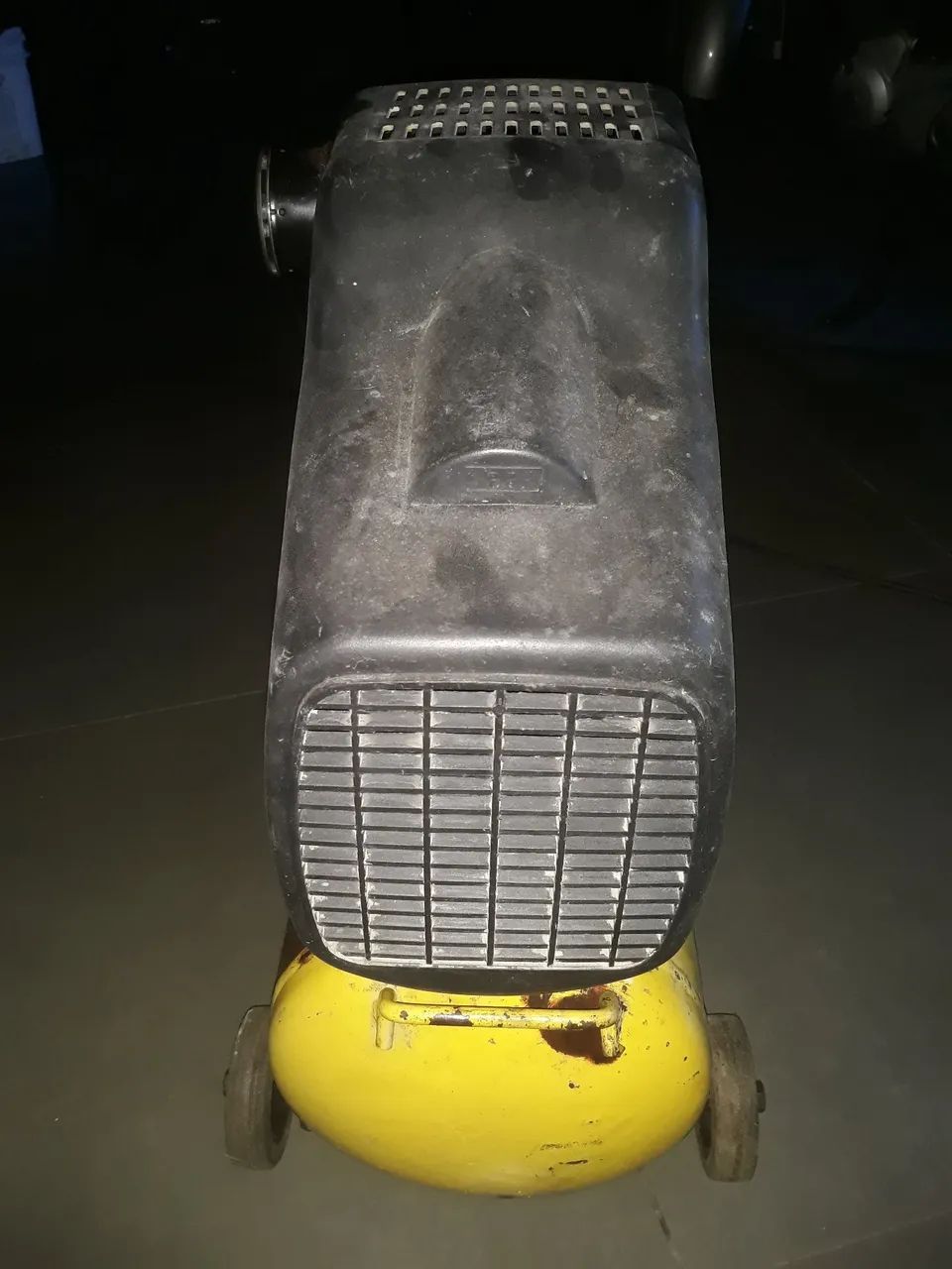 Compressor de ar da marca Vonder 24 litros  - Foto 6