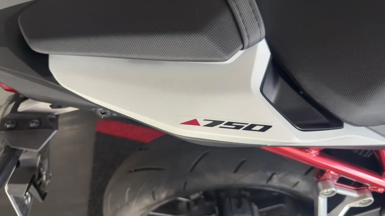 Hornet 750 - Foto 3