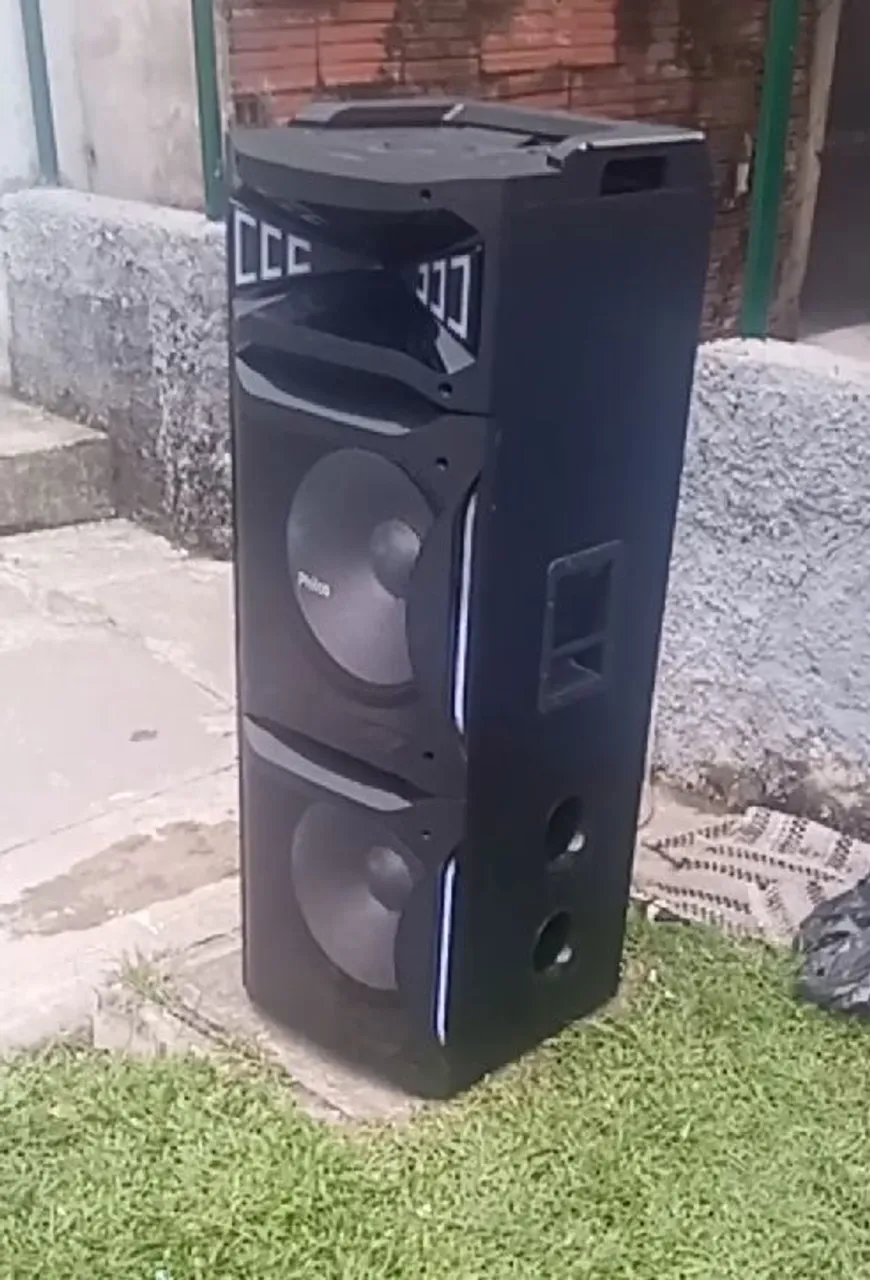Estou vendendo uma caixa de som.