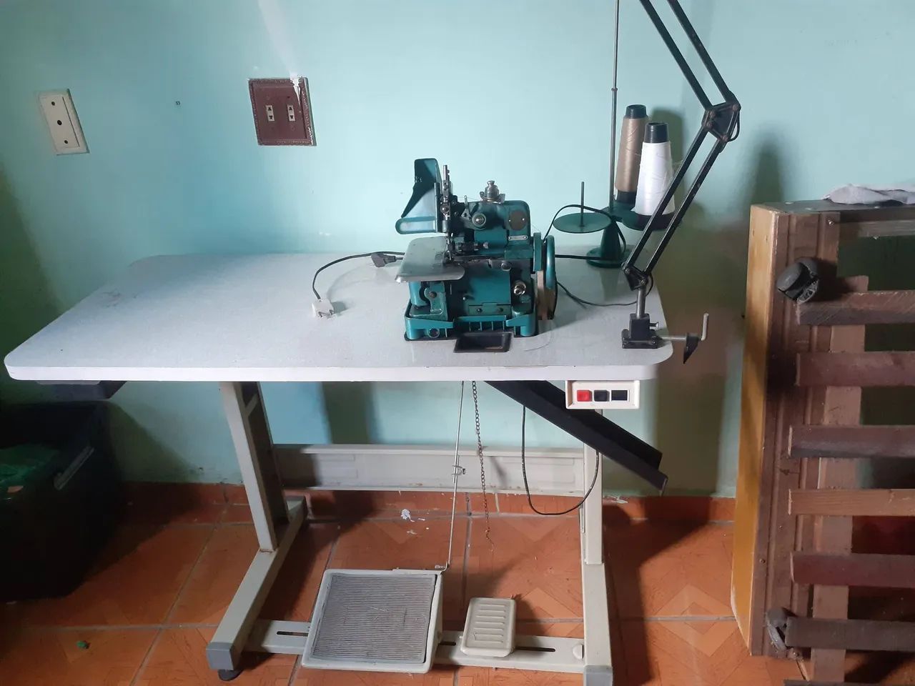 Maquina overlok - Foto 2