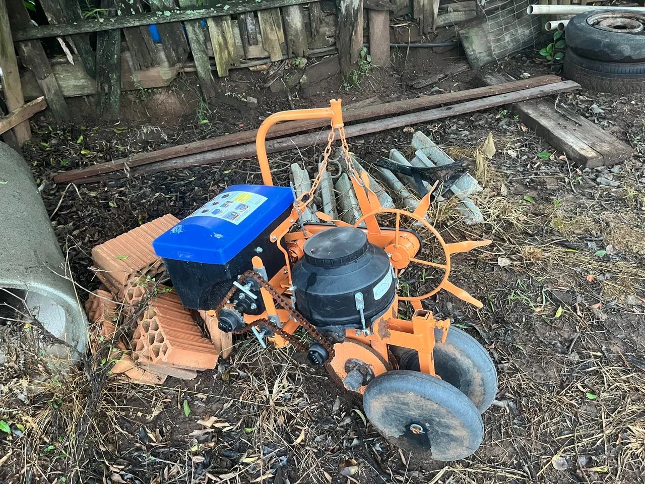 Plantadeira e adubadeira, para tratorito.  - Foto 3