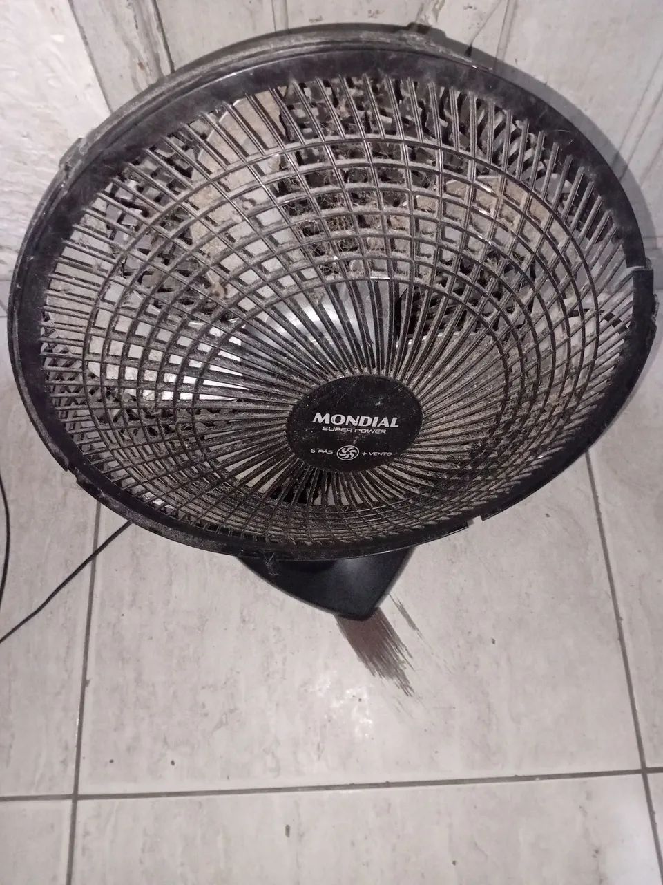 Vende-se ventilador com a elice quebrada/pé quebrado mas funcionando  - Foto 3