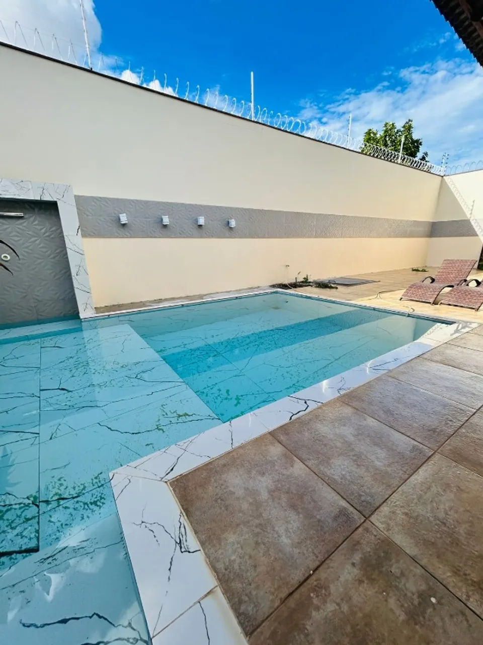 Imperdível! Alugo linda casa no Buritis,mobiliada, com 4 suítes e piscina