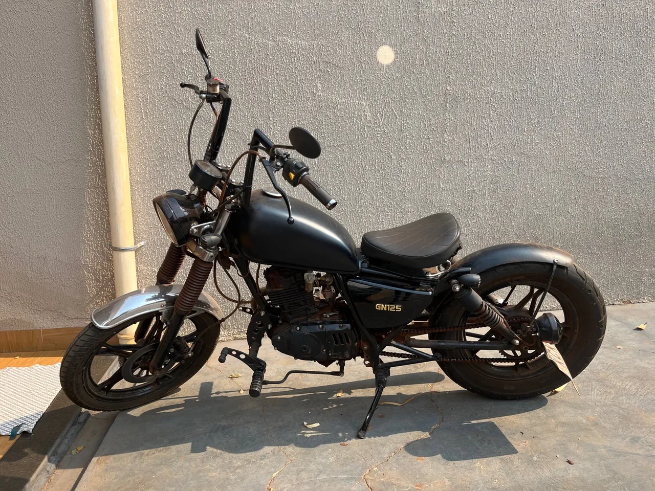 Intruder 125 customizada bobber