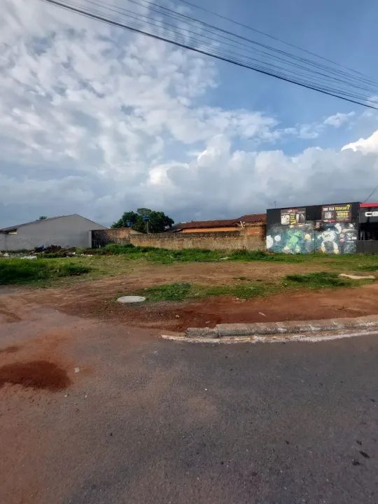 Vendo lote comercial, em Avenida pista dupla, Jardim Itaipú, de esquina 575 metros.