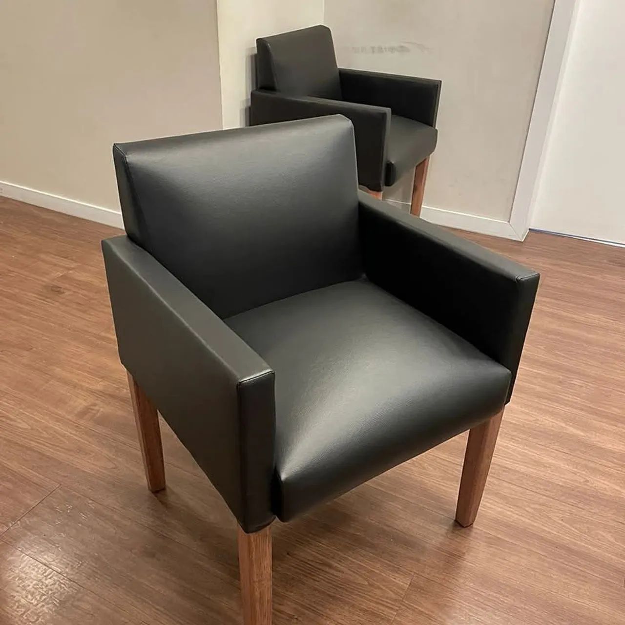 Poltronas em corino cipatex preto original - Foto 2