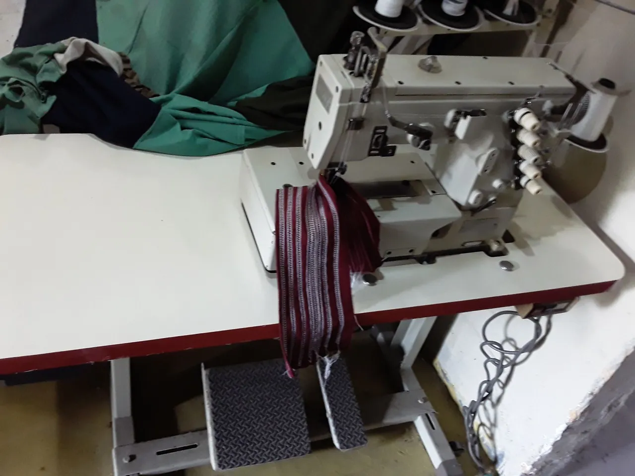 Máquina de Costura Industrial Completa