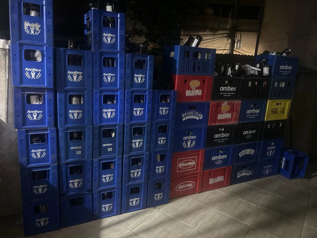 Caixas de cerveja AmBev diversas marcas 25$ CADA