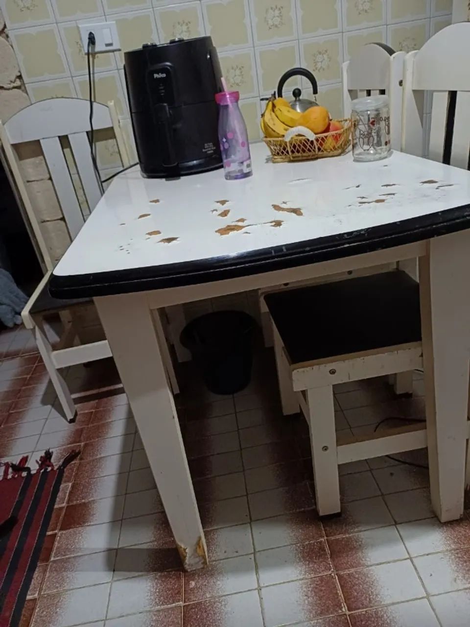 Table with 4 chairs64374836436482121