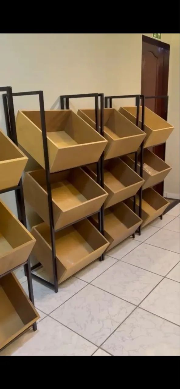 Prateleiras 64728974727938121