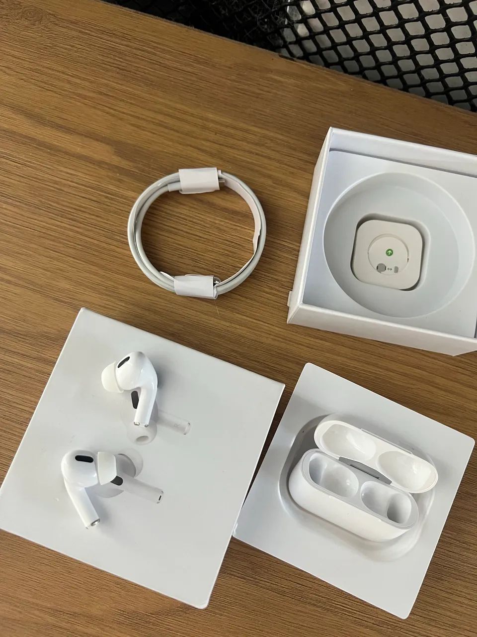 AirPods Pro (2ª geração) com estojo de recarga MagSafe (USB-C) Branco - Foto 4