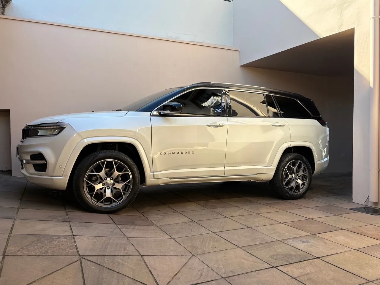 Jeep commander Baixa quilometragem 
