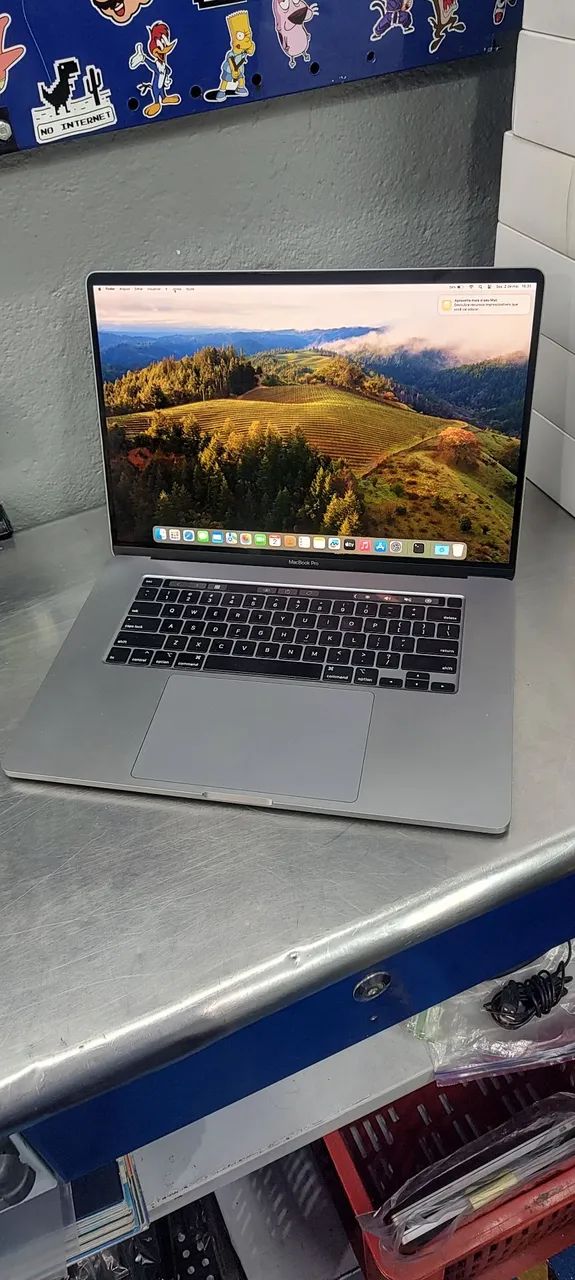 MacBook Pro i9 2019 Touchbar Completo pequeno detalhe estético  - Foto 2