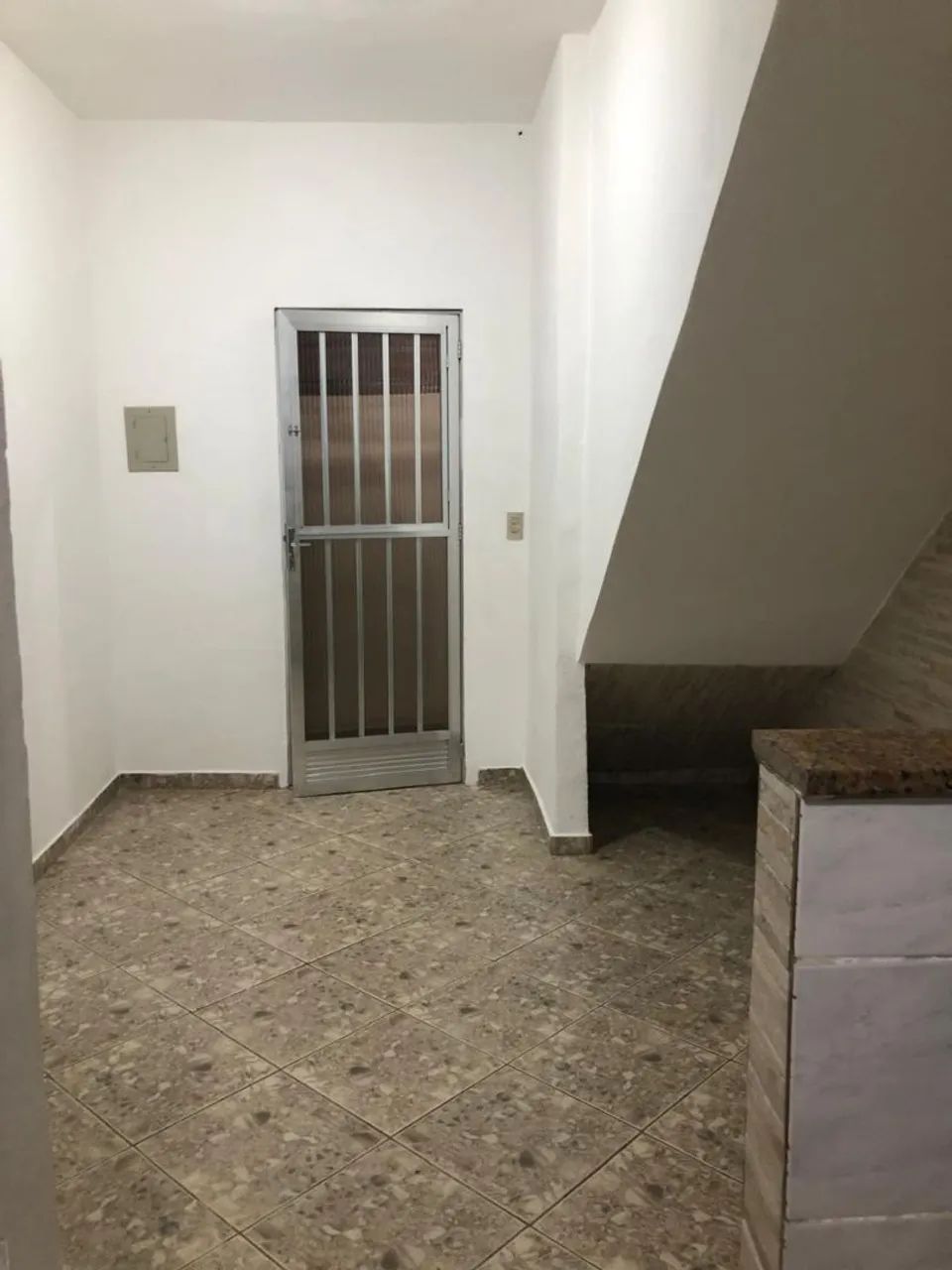 Aluga se casa na chacrinha próx brt ipase  - Foto 2