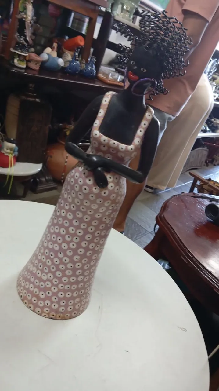 Boneca de cerâmica estilo vintage