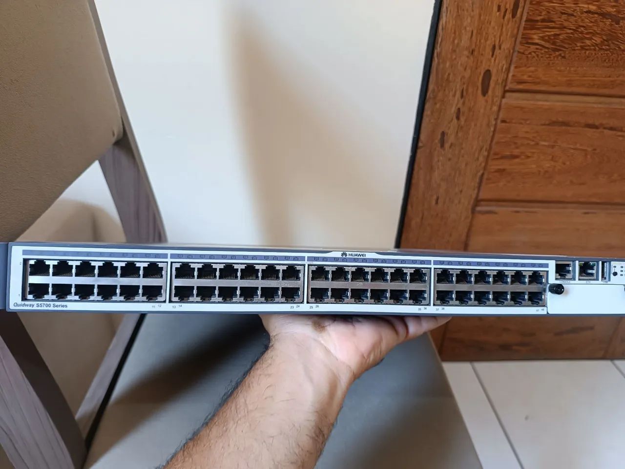 Switch de Rede Huawei S5700 Series 48 Portas Gigabit