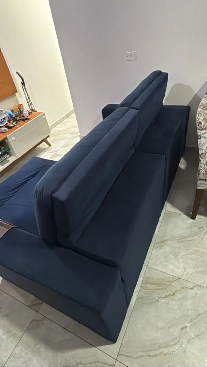 Sofá retrátil em Suede Azul  - Foto 2