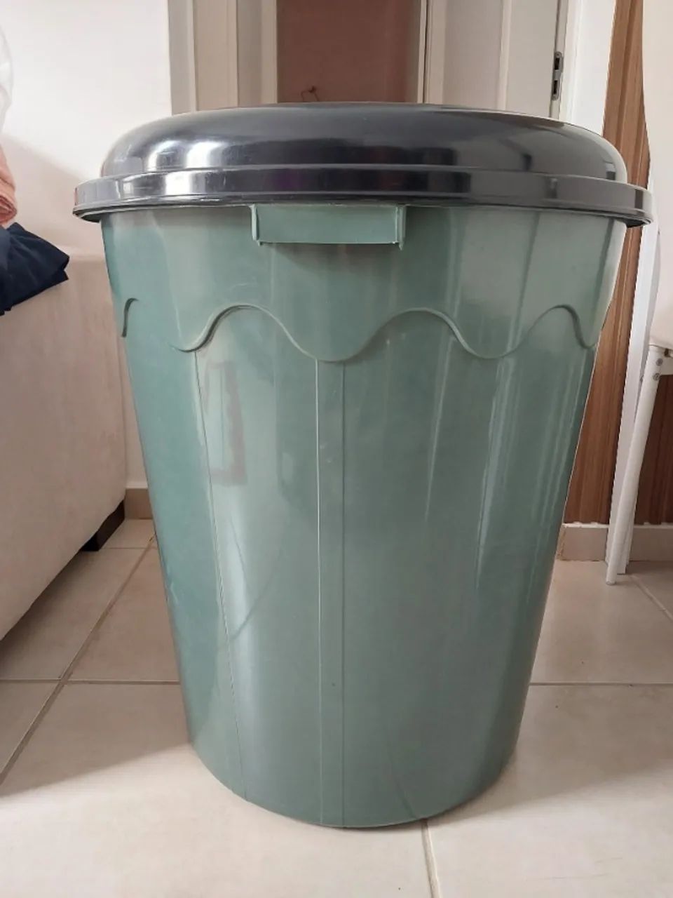 Balde plástico grande 110 litros