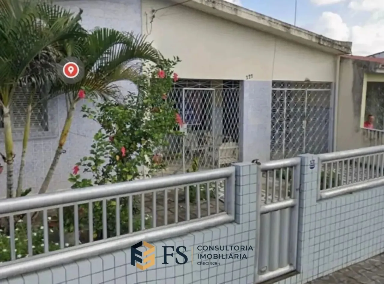 Casa no Bairro das Trincheiras em Excelente Localização