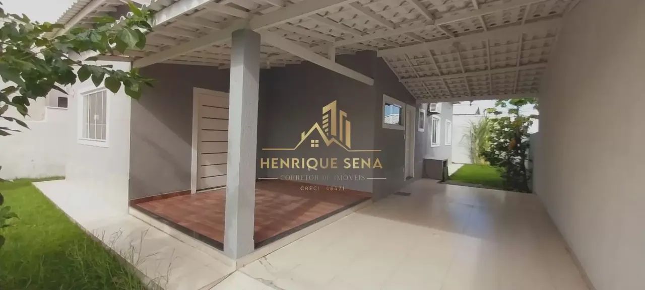 Vendo casa colonial com 3 quartos sendo 1 suíte em condomínio fechado.