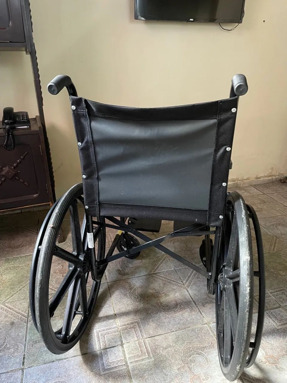 Cadeira de Rodas Dobrável - Preta cap 90kg - Foto 4