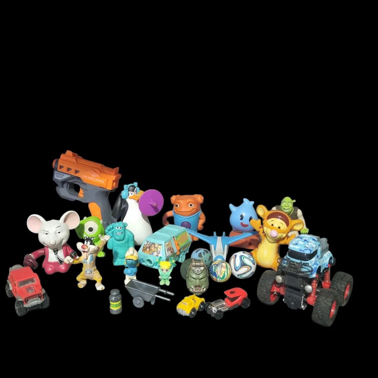 Lote de bonecos e brinquedos diversos