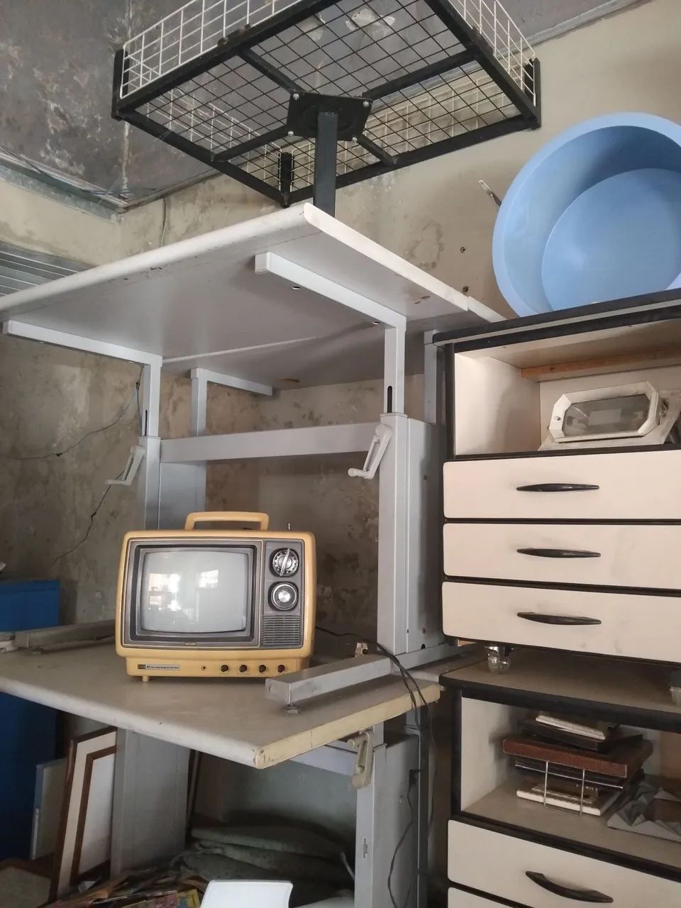 Vendo mesa de arquiteto  muito boa 