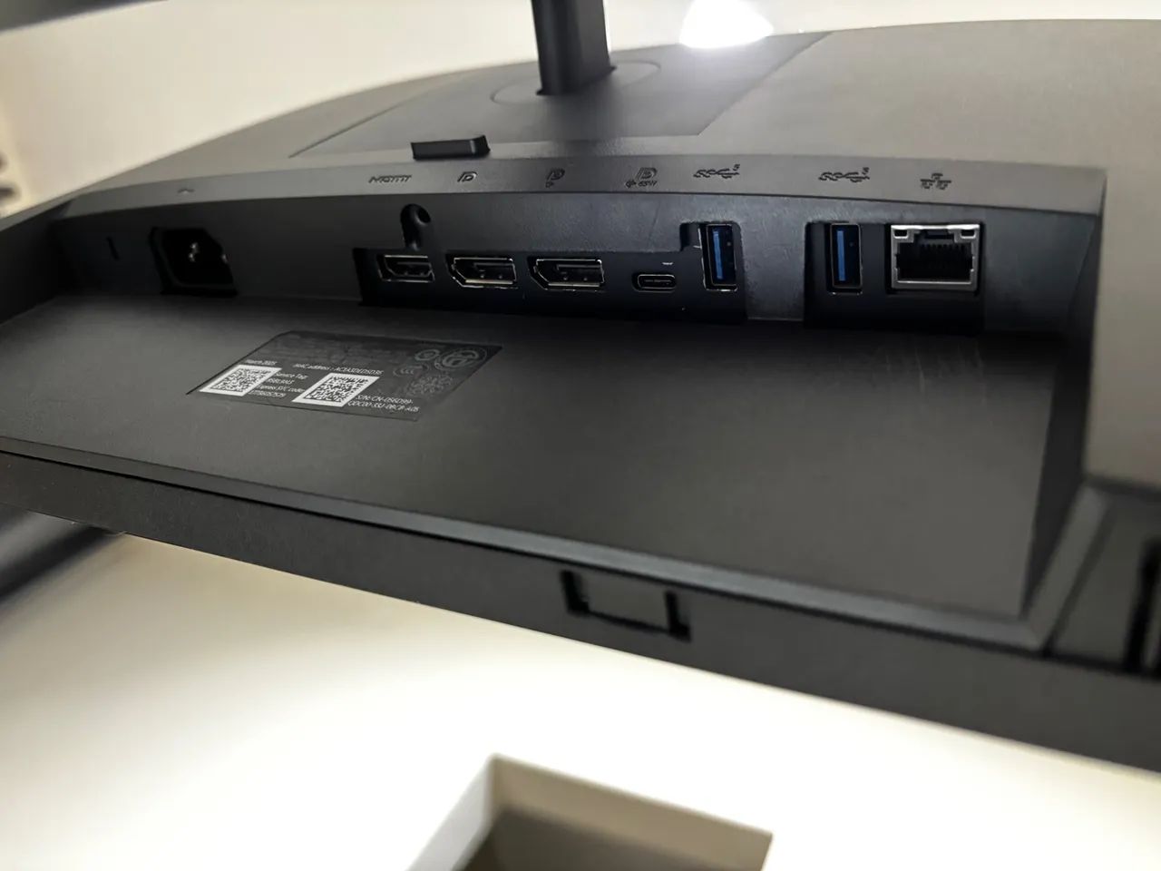 Monitor Dell 24p full hd usbc 65w muito novo e funcionando normalmente  - Foto 4