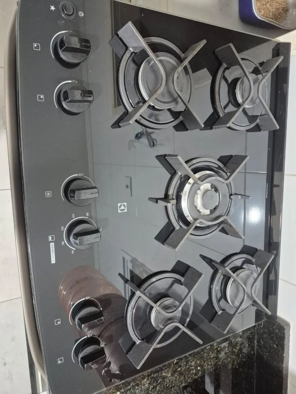 Fogão 5 bocas Electrolux Preto Efficient Mesa de Vidro, PerfectCook (FE5GB) - Bivolt - Foto 2
