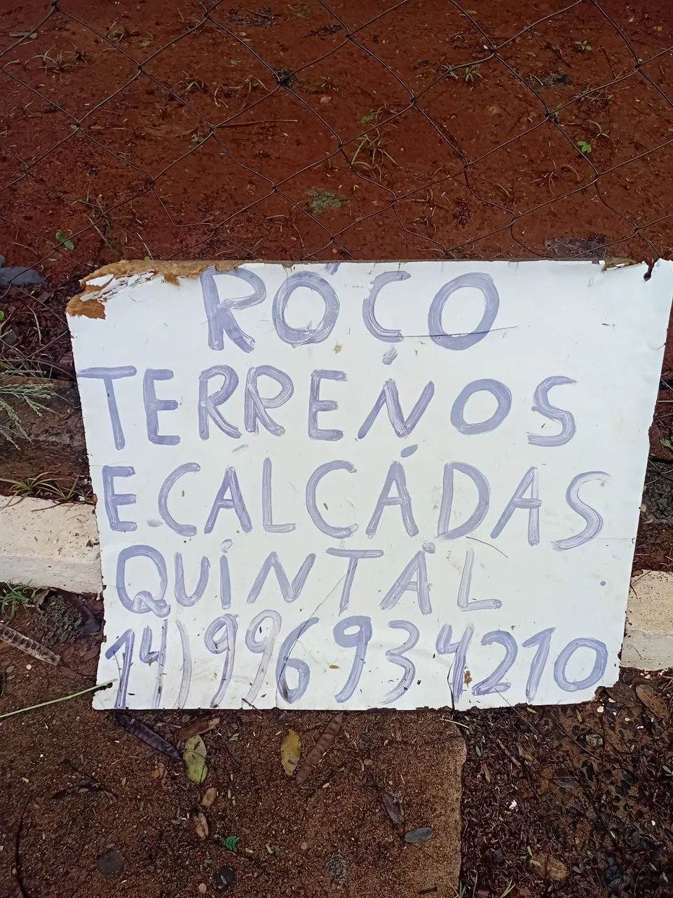 Limpeza de terrenos e calçadas 