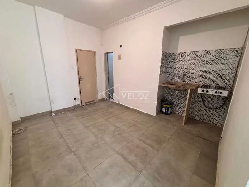 Kitnet/Conjugado : / Residencial / Centro