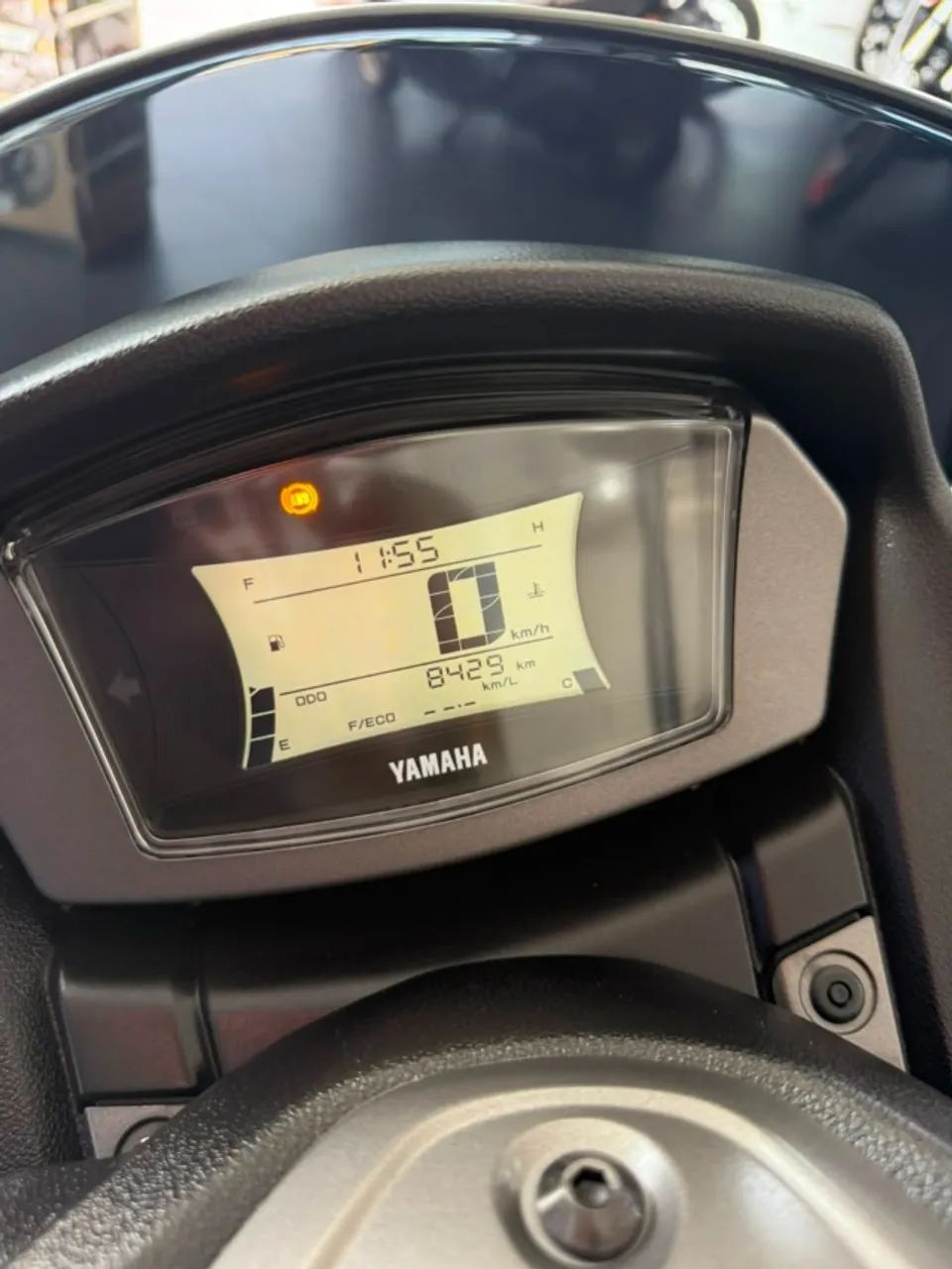 N-MAX COM APENAS 8.429 KM RODADOS - Foto 4