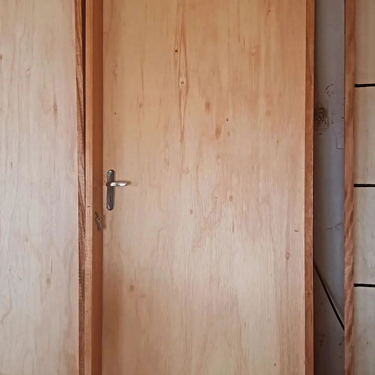 Portas Paraná.Fabricamos ,vendemos e instalamos Portas Paraná .Confira ! - Foto 2