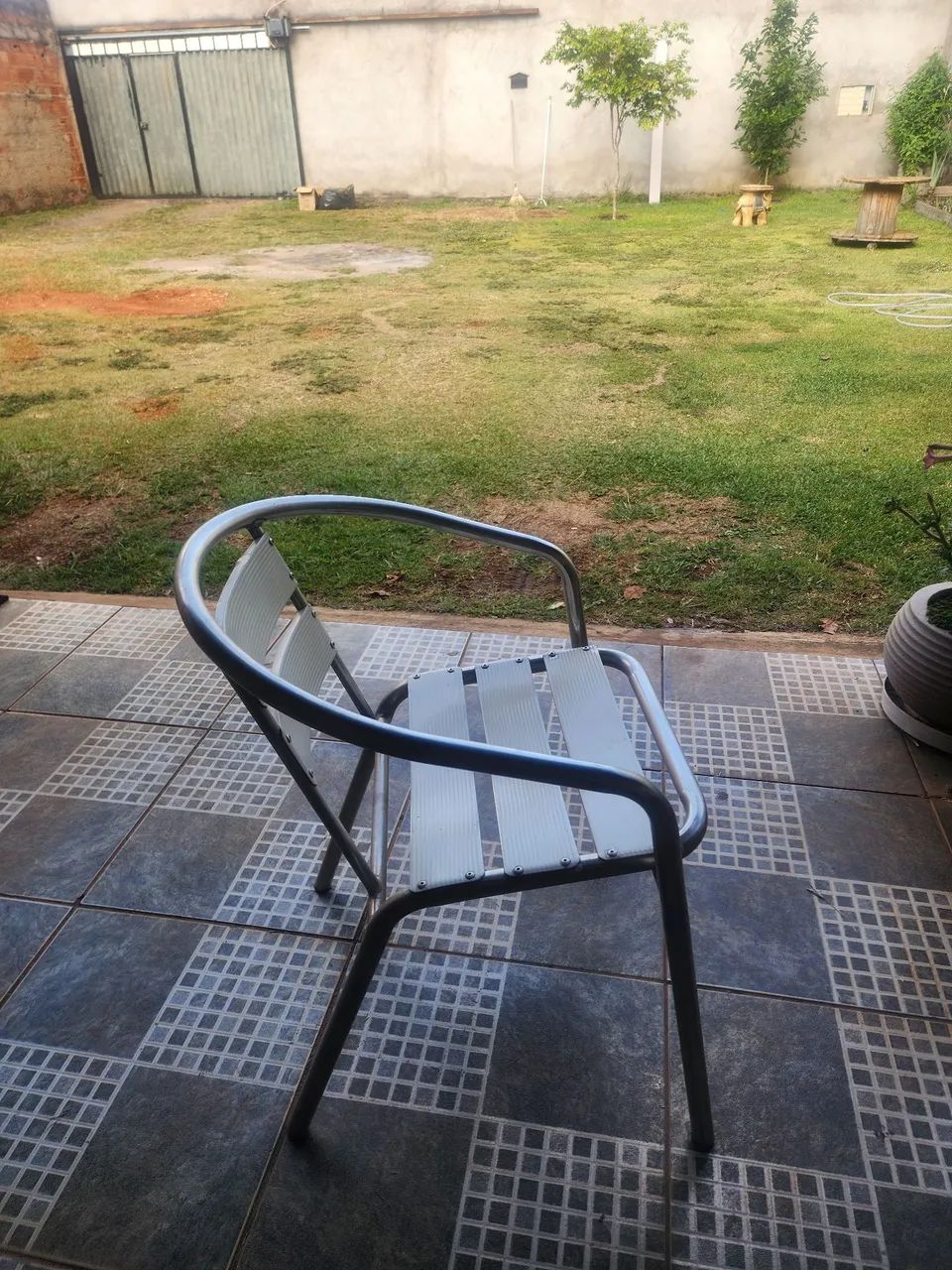 Vende-se 4 Cadeiras de alumínio - Foto 3