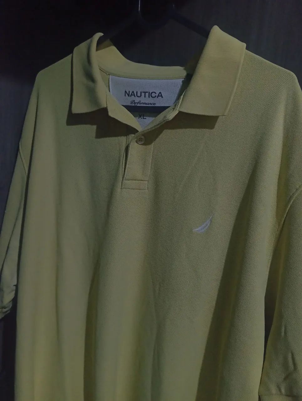 camisa polo amarela nautica